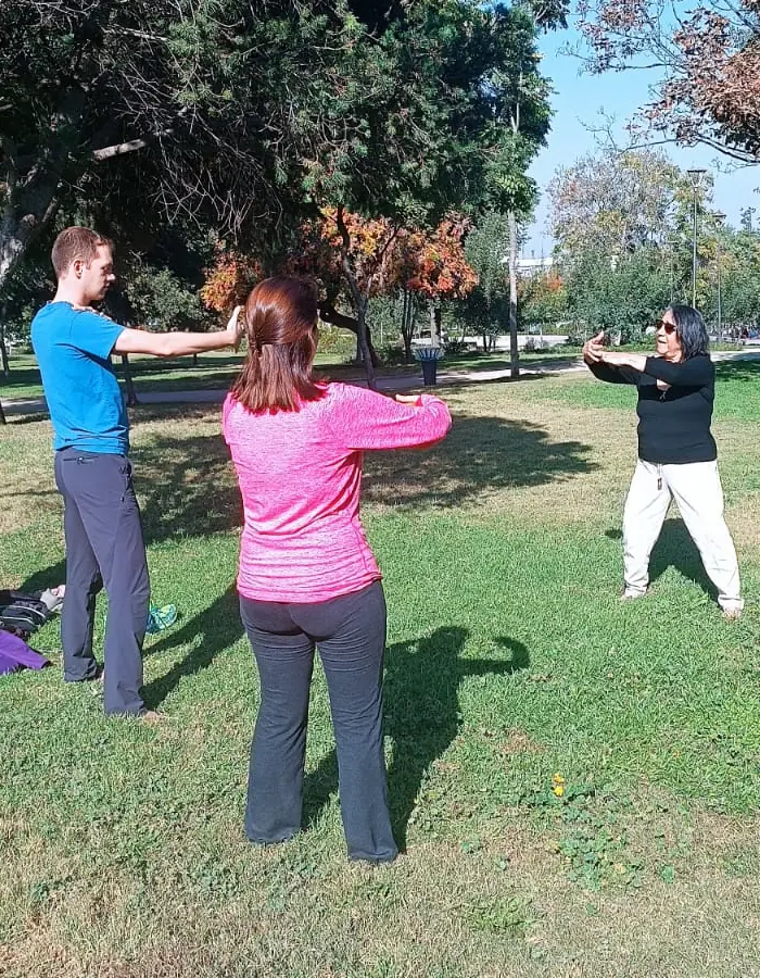 clase de chi kung en el parque